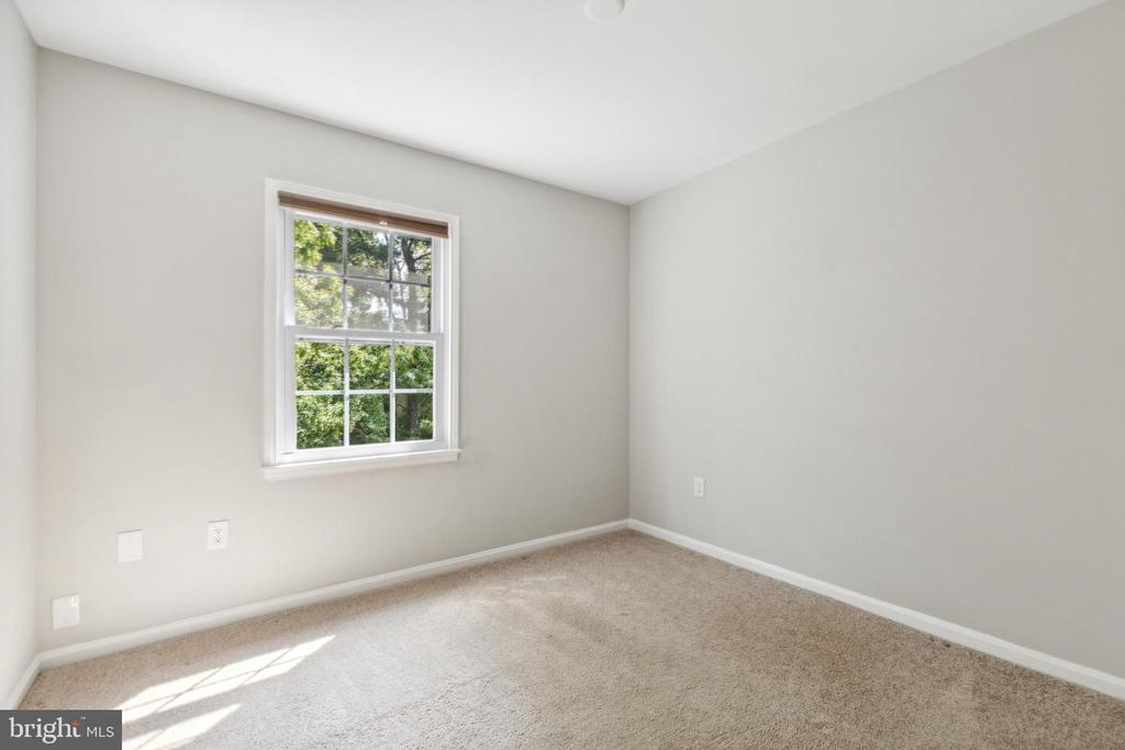 33 Landsend Dr