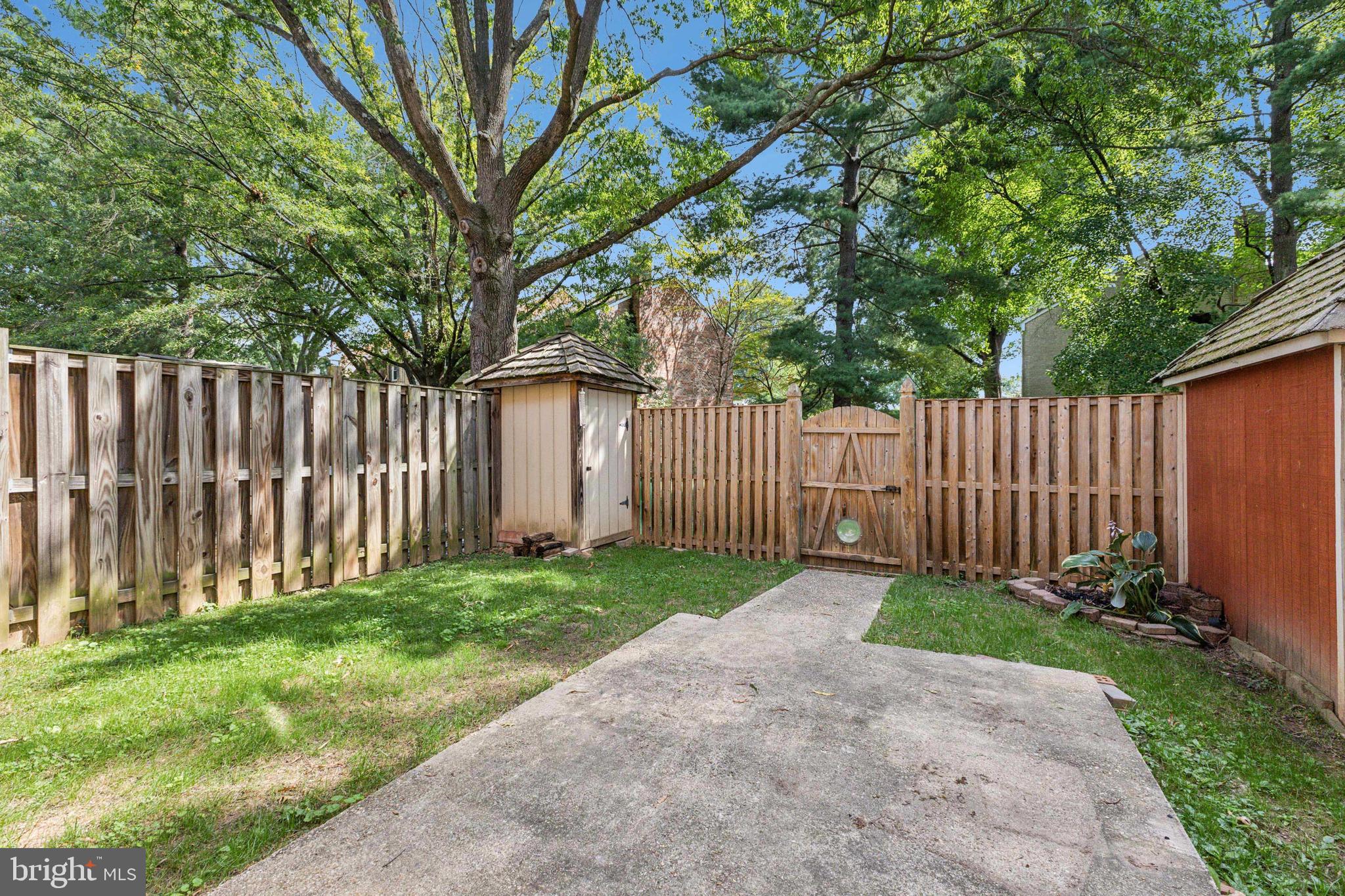 33 Landsend Dr
