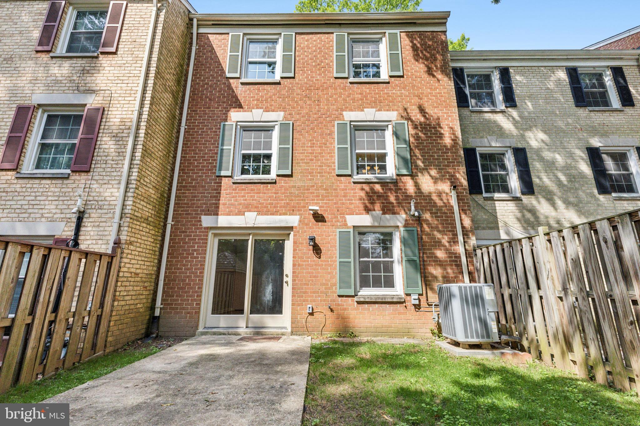 33 Landsend Dr
