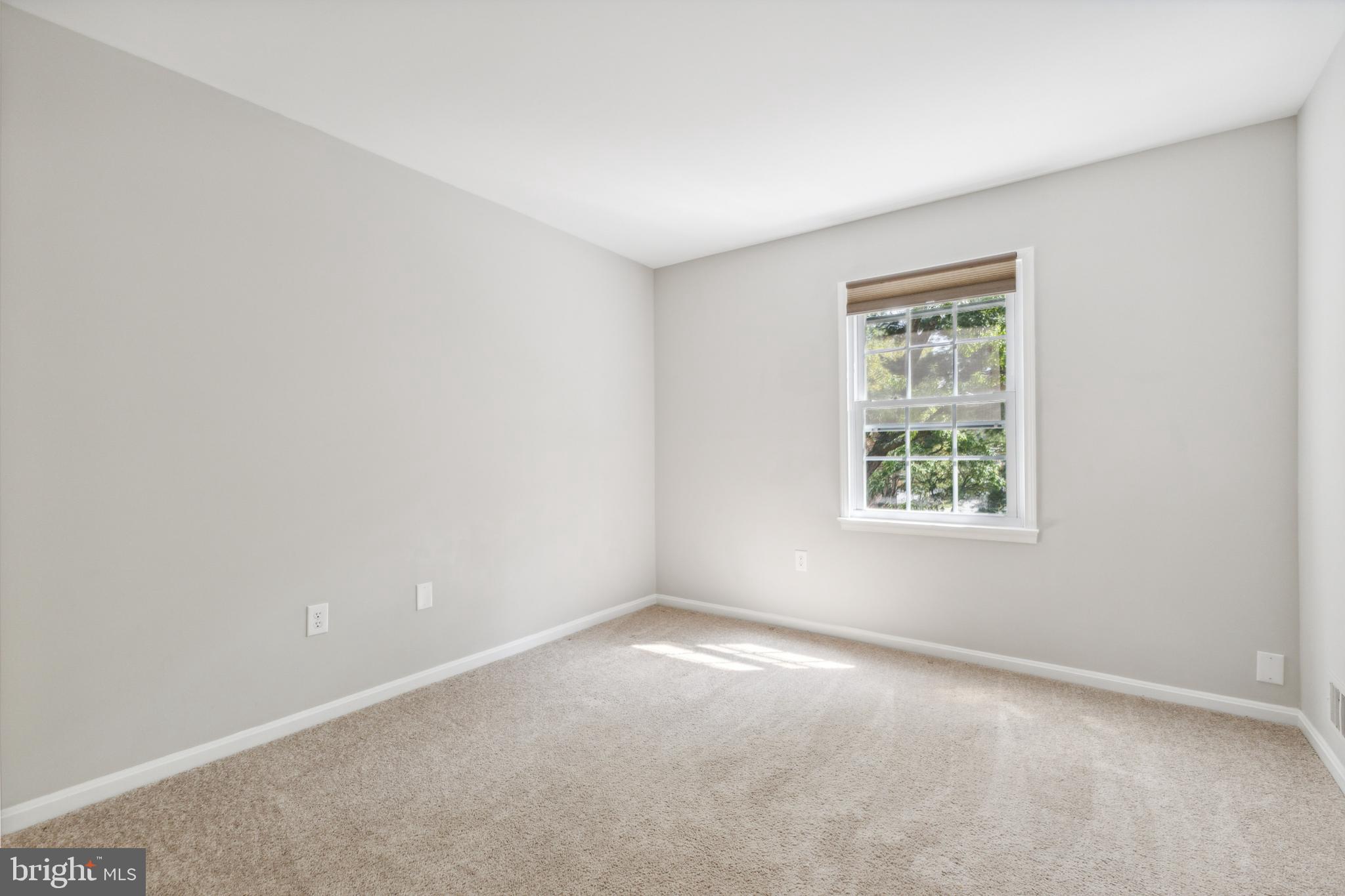 33 Landsend Dr