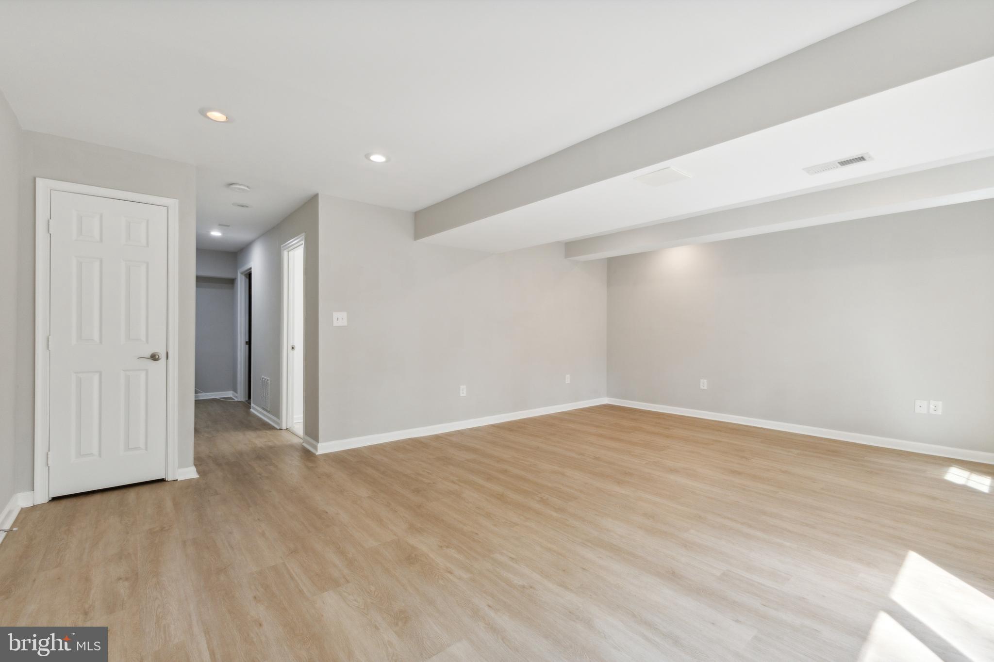 33 Landsend Dr