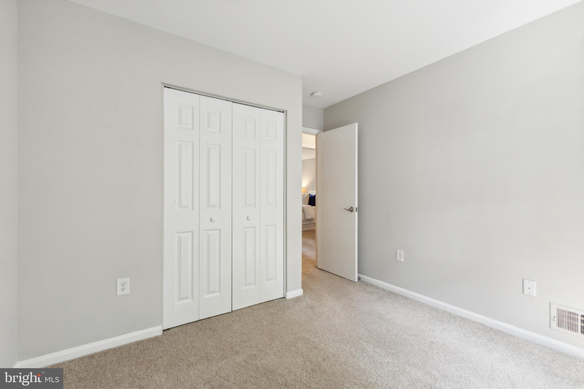 33 Landsend Dr