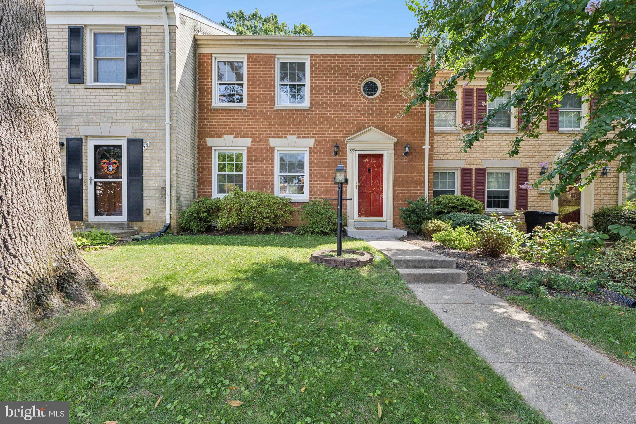 33 Landsend Dr