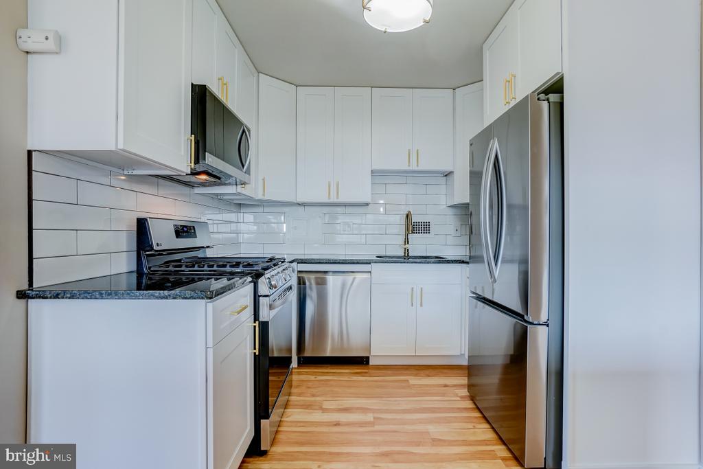 4515 WILLARD AVENUE Unit: 909S