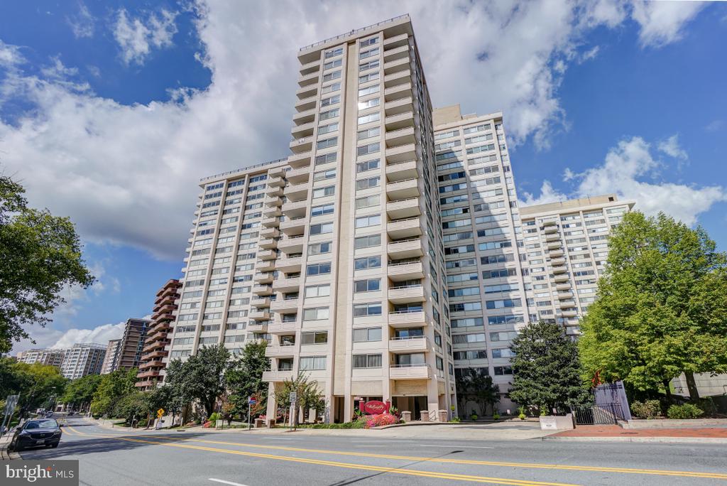 4515 WILLARD AVENUE Unit: 909S