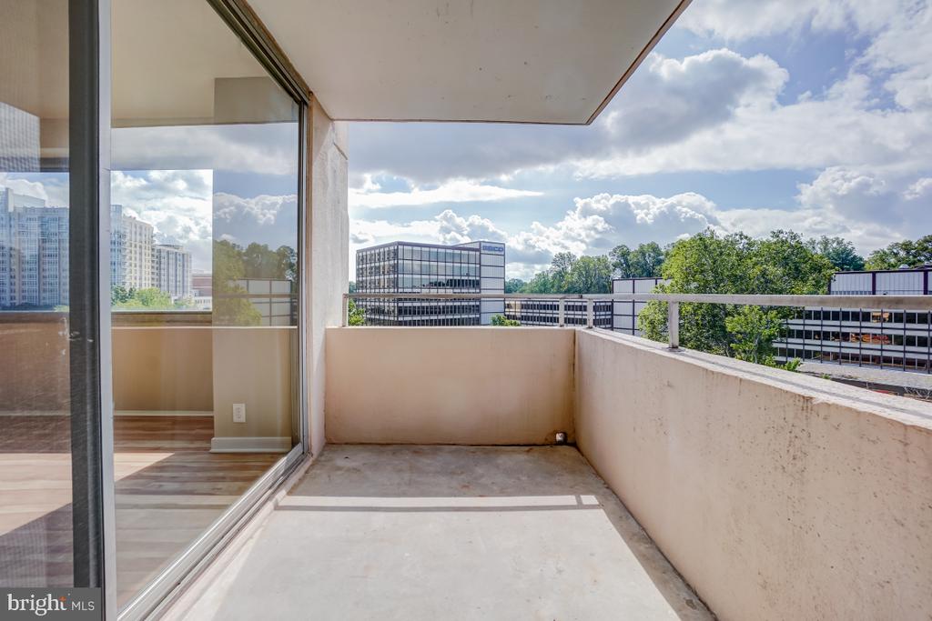 4515 WILLARD AVENUE Unit: 909S