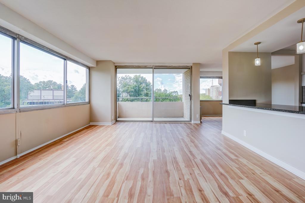 4515 WILLARD AVENUE Unit: 909S