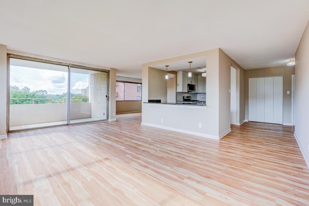 4515 WILLARD AVENUE Unit: 909S