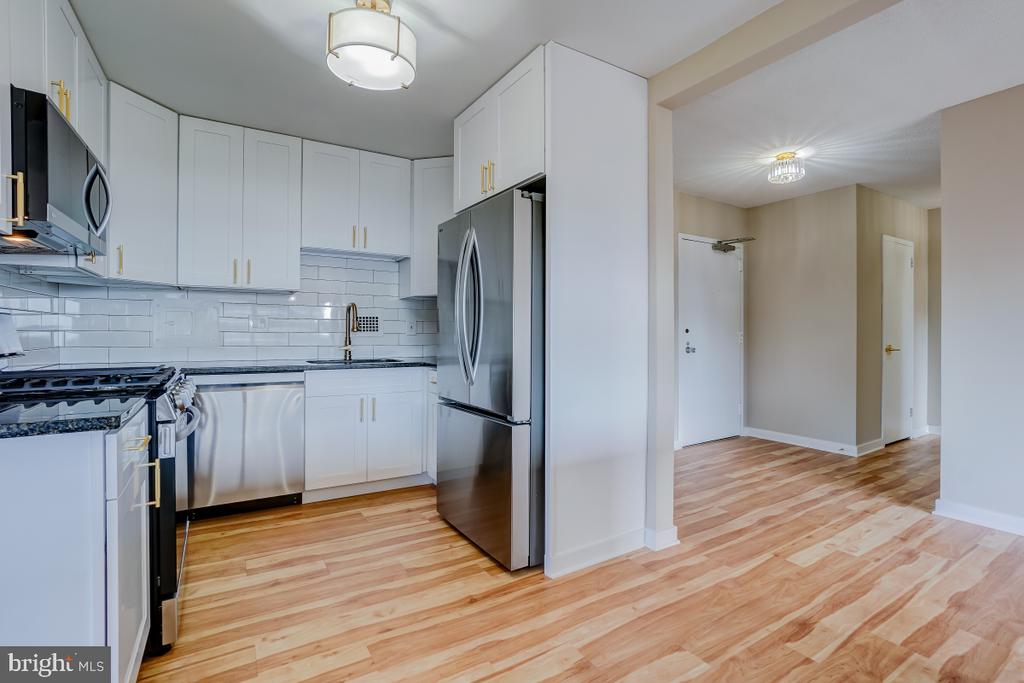 4515 WILLARD AVENUE Unit: 909S