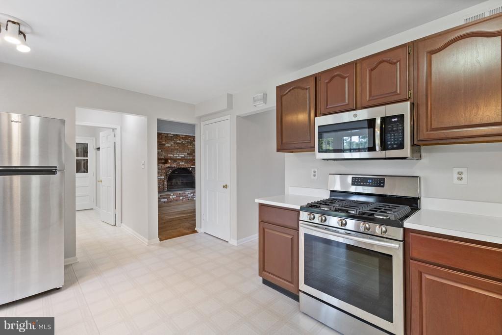 4665 Cherry Valley Dr