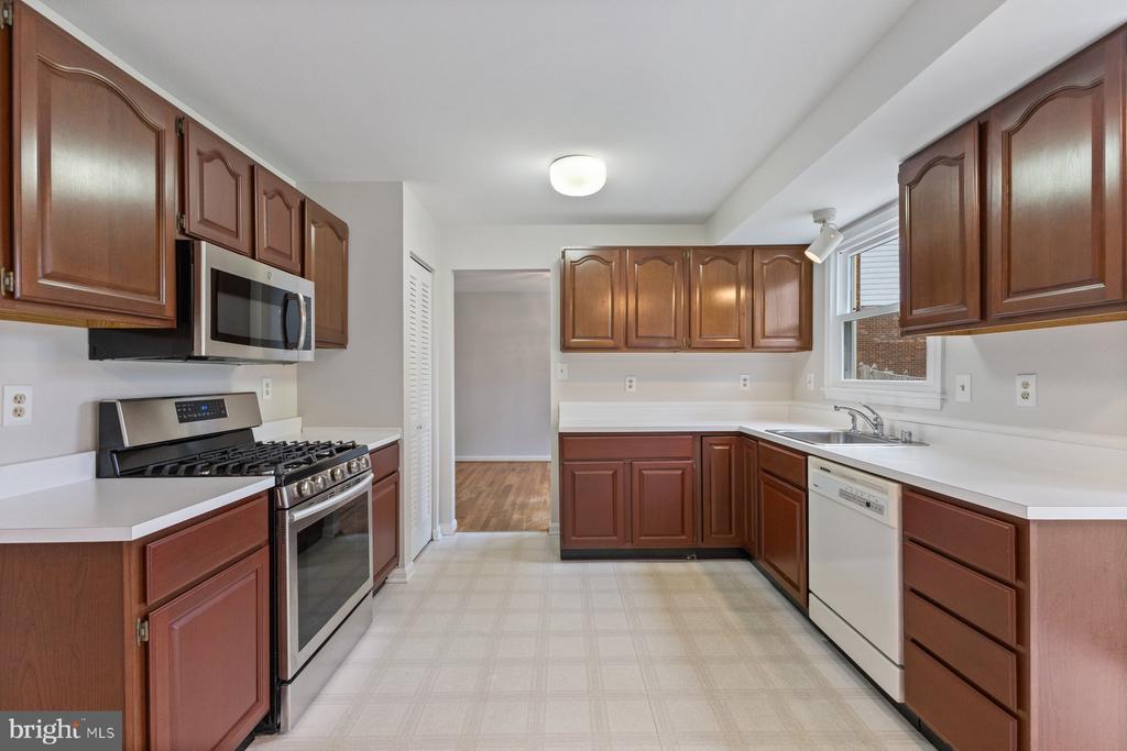 4665 Cherry Valley Dr