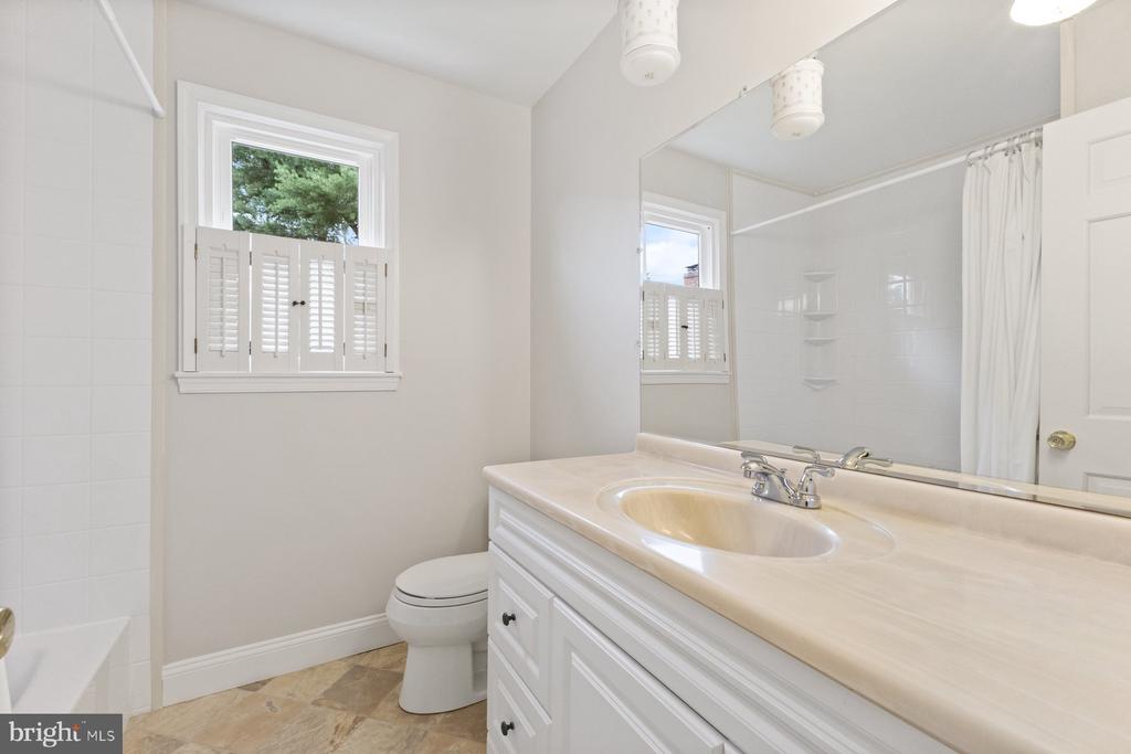 4665 Cherry Valley Dr