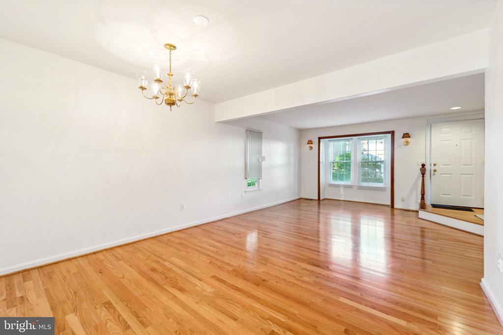 17 LONG GREEN COURT