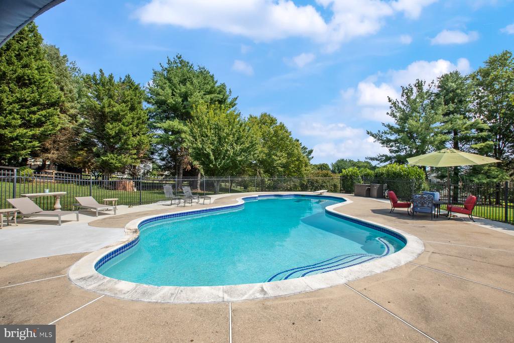 9229 English Meadow Way