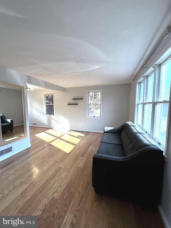 1005 DENNIS AVE