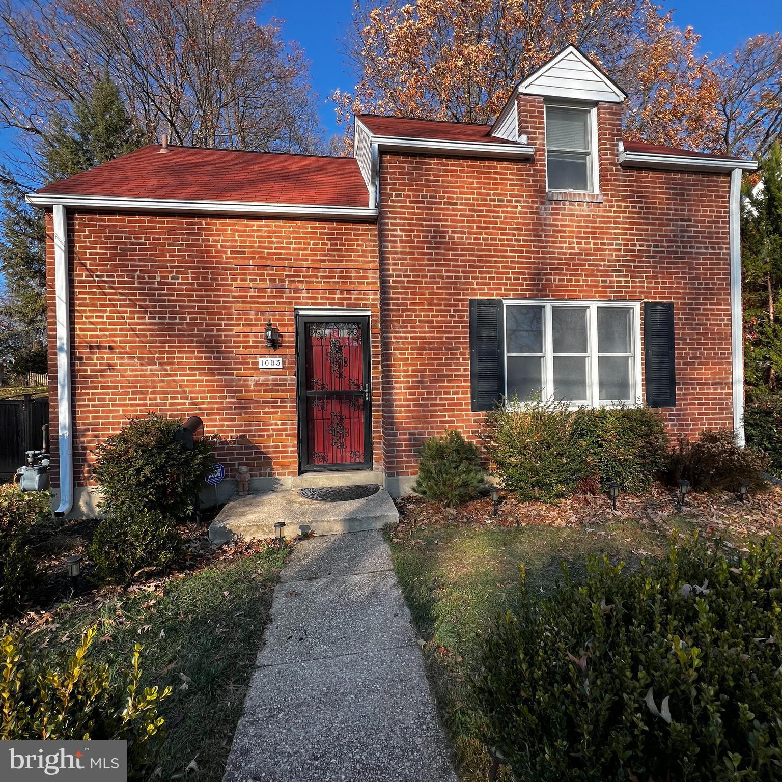 1005 DENNIS AVE