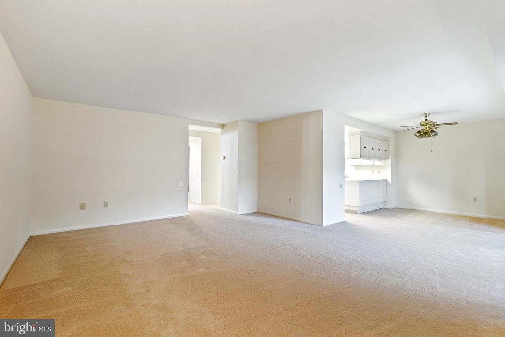 3400 CHISWICK COURT Unit: 48-1B