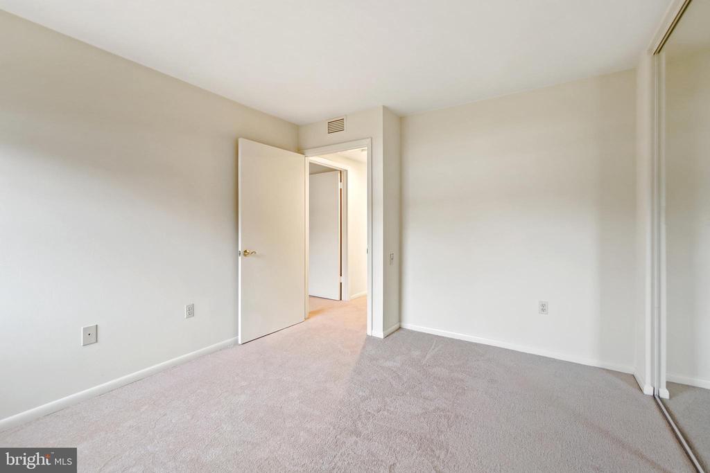 3400 CHISWICK COURT Unit: 48-1B