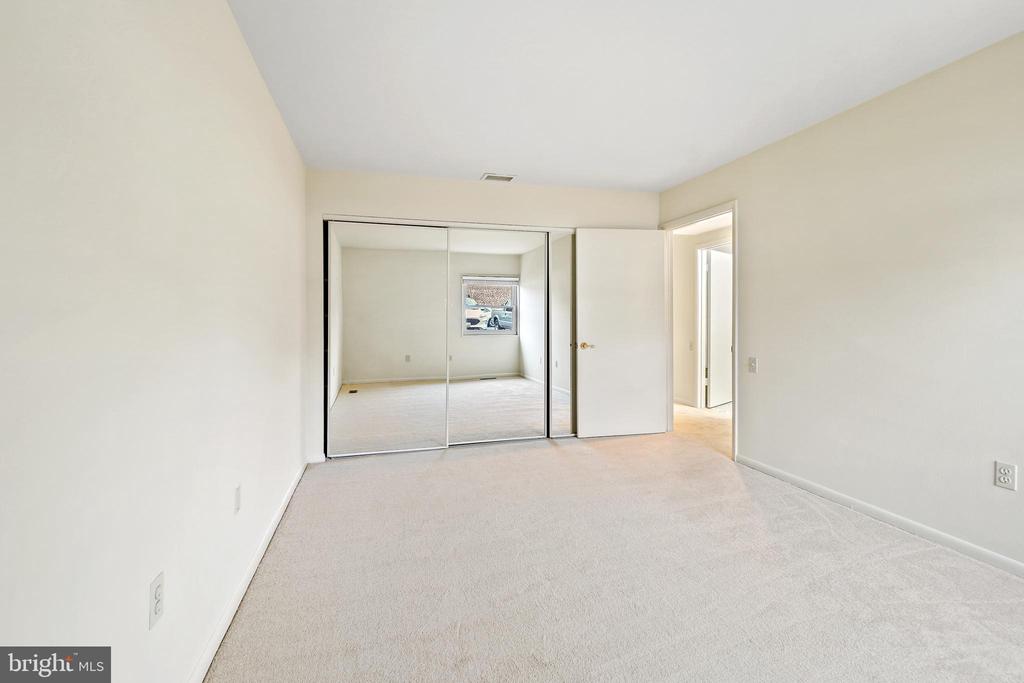 3400 CHISWICK COURT Unit: 48-1B