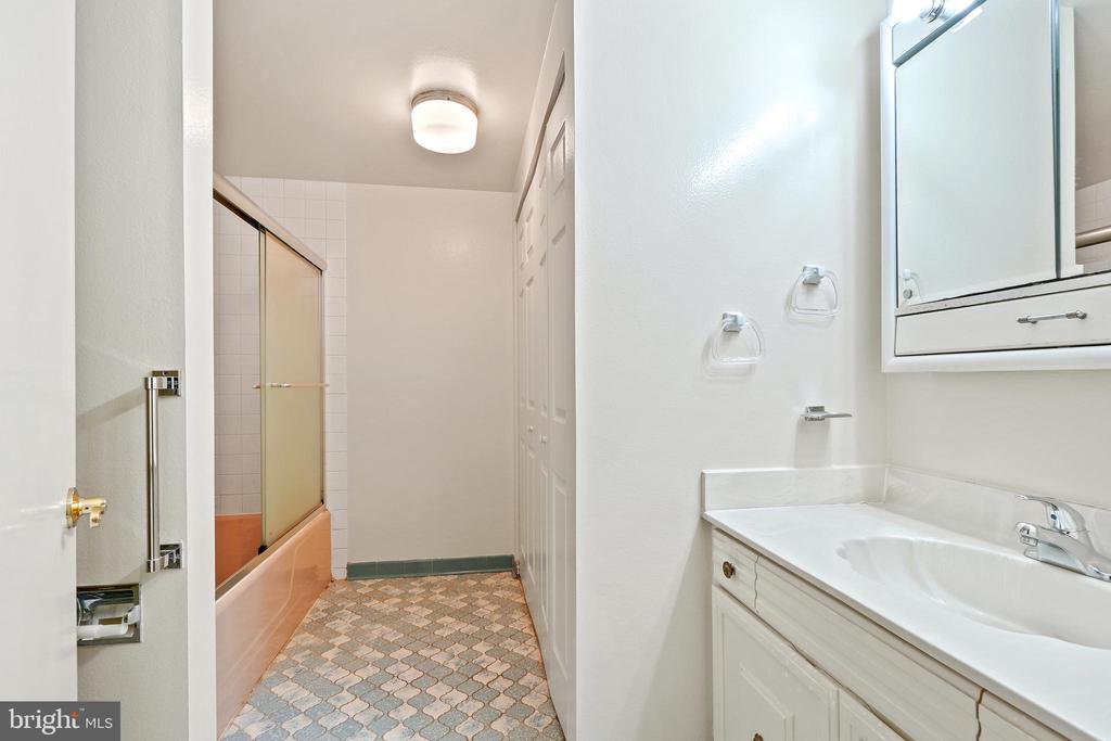 3400 CHISWICK COURT Unit: 48-1B