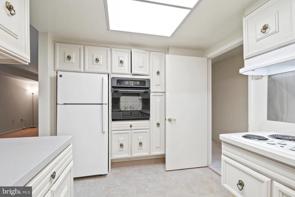 3400 CHISWICK COURT Unit: 48-1B