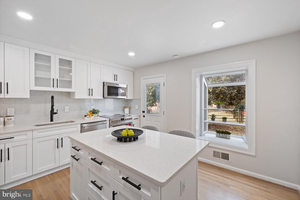 7012 Wolftree Ln