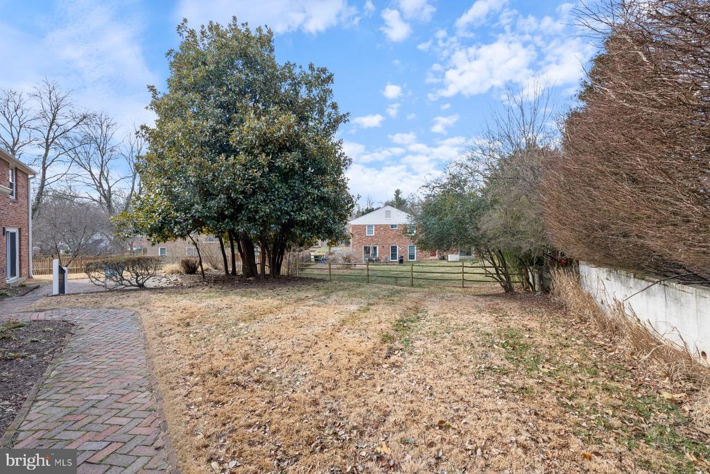 7012 Wolftree Ln