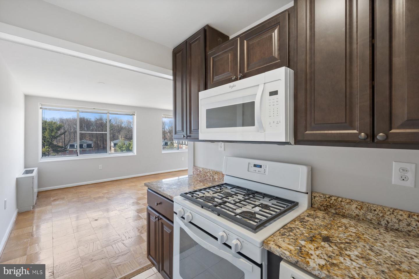 10201 GROSVENOR PL #923