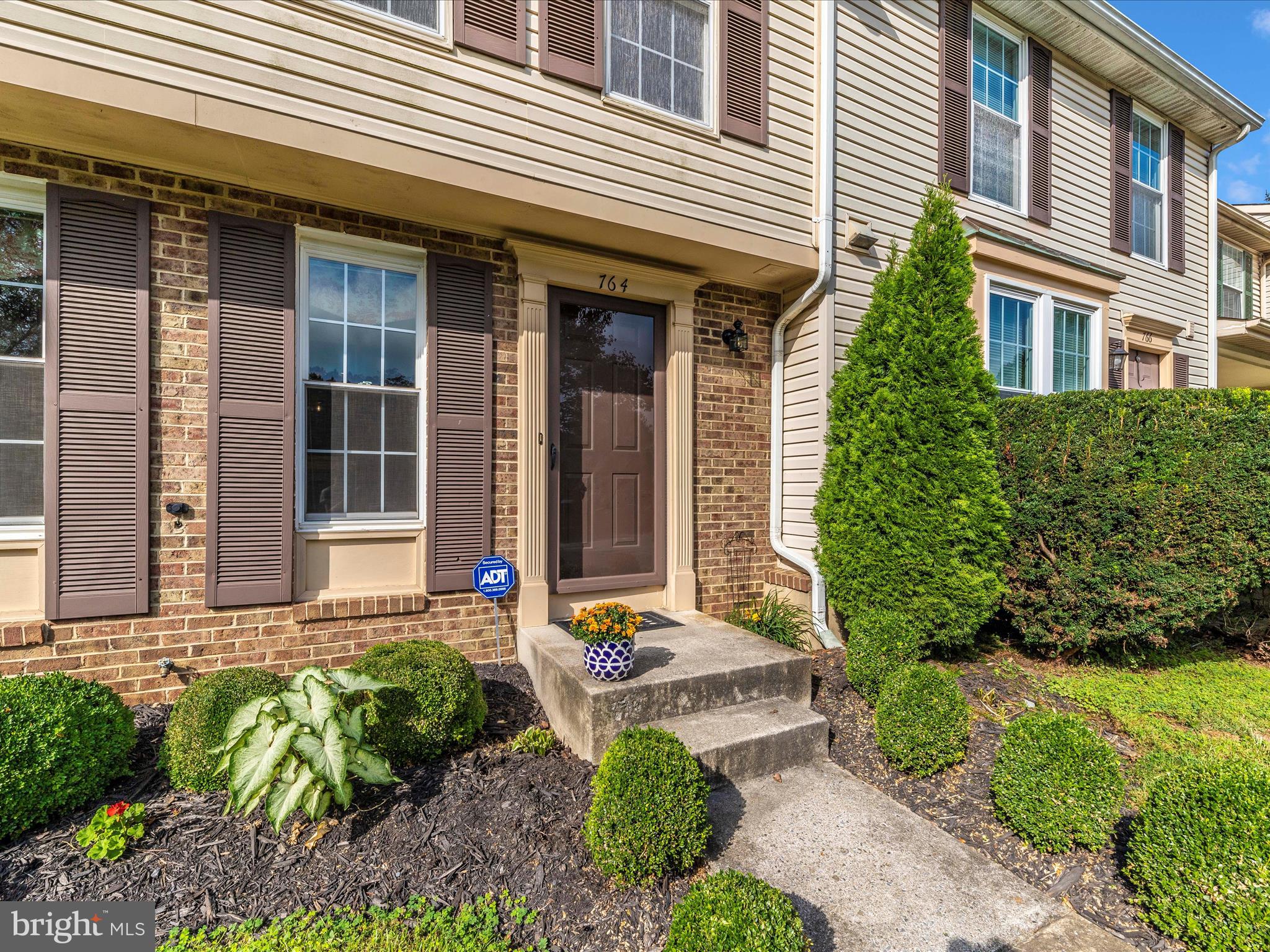 764 Clifftop Dr