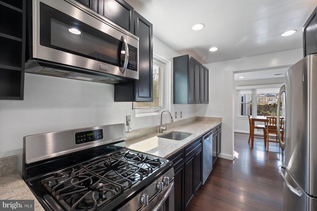 4910 Cushing Dr