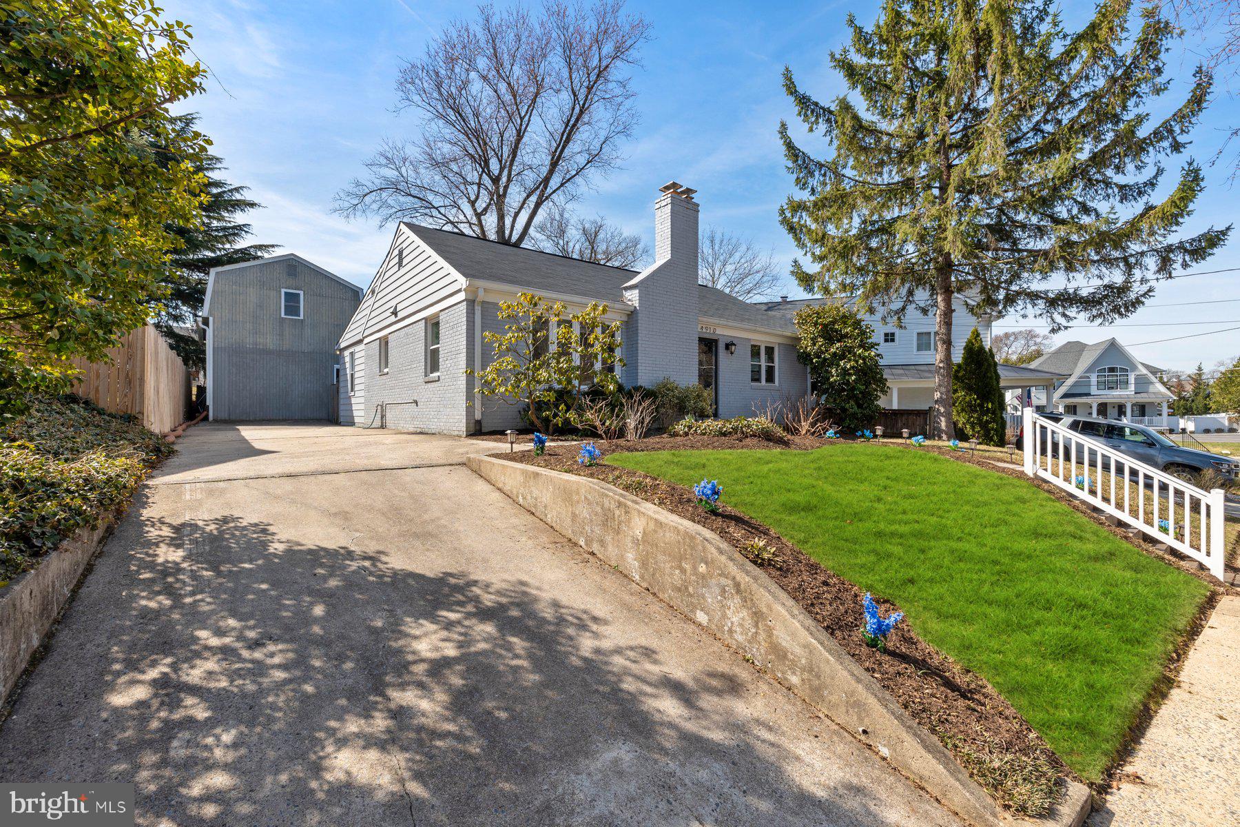4910 Cushing Dr