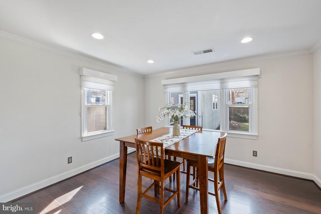 4910 Cushing Dr