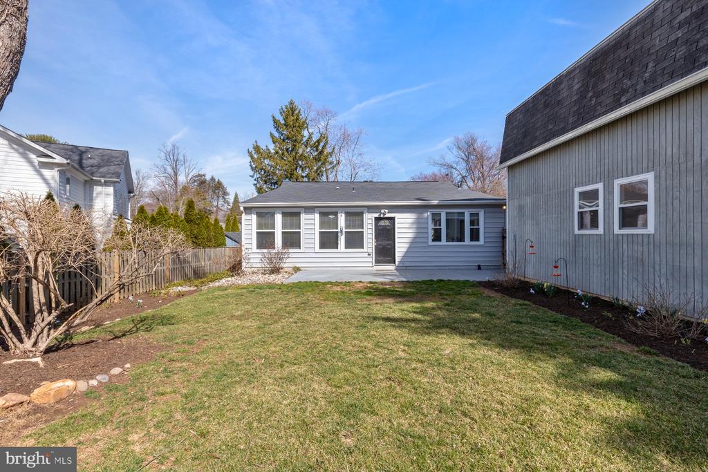 4910 Cushing Dr