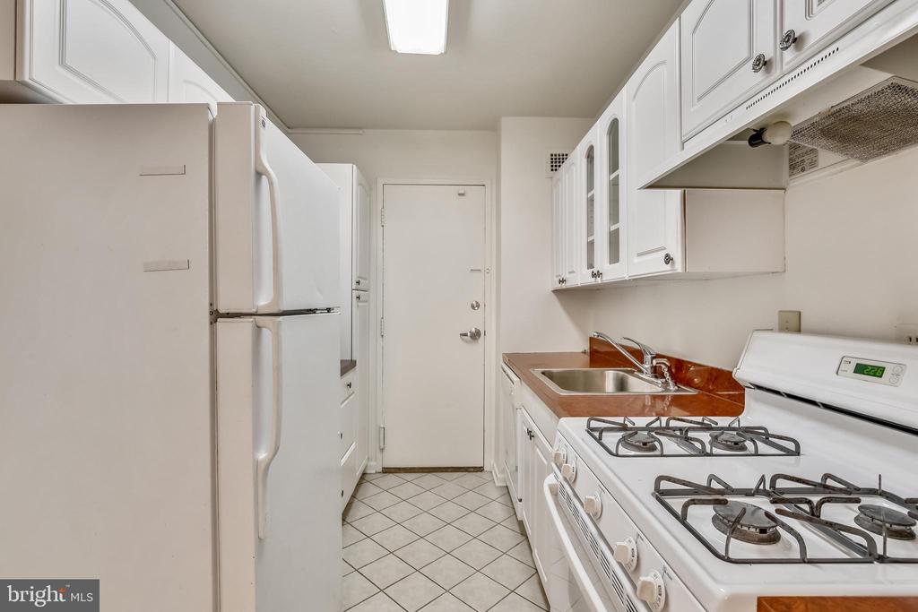 10401 GROSVENOR PLACE 123