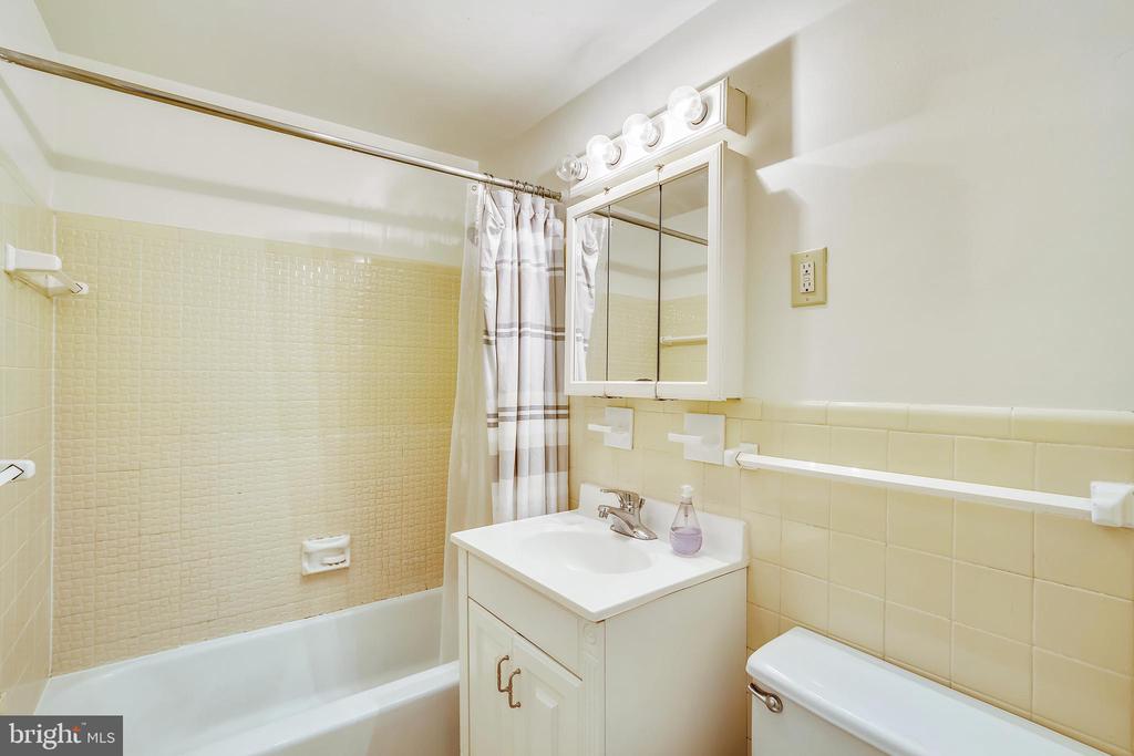 10401 GROSVENOR PLACE 123
