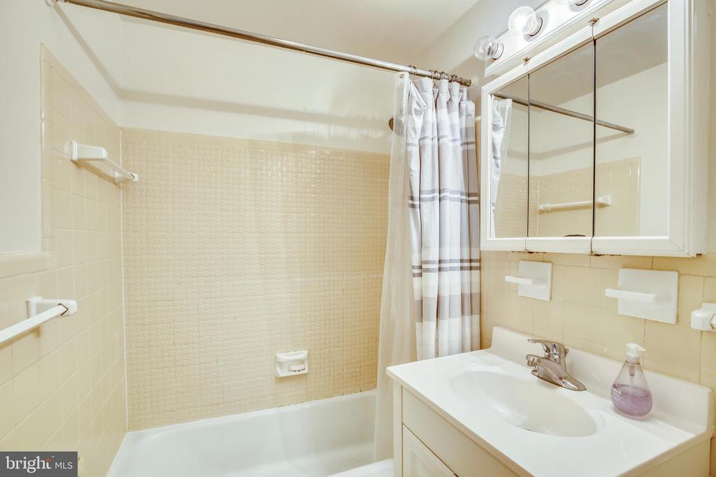 10401 GROSVENOR PLACE 123
