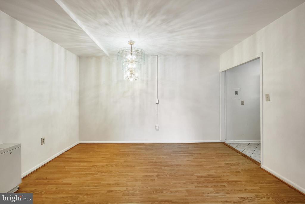10401 GROSVENOR PLACE 123