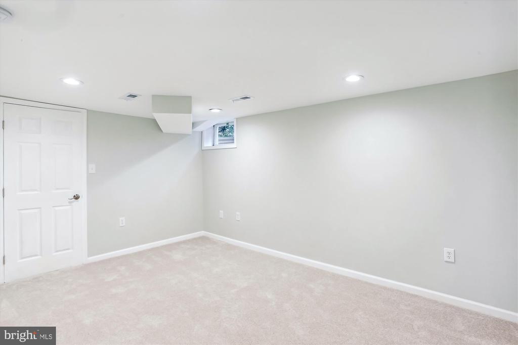 15707 SYCAMORE LANE