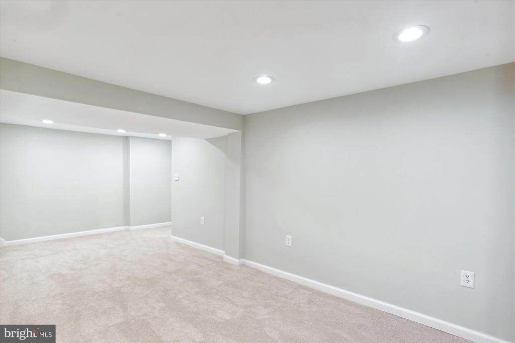 15707 SYCAMORE LANE