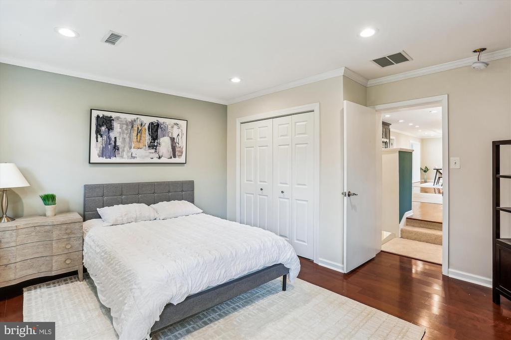 15707 SYCAMORE LANE