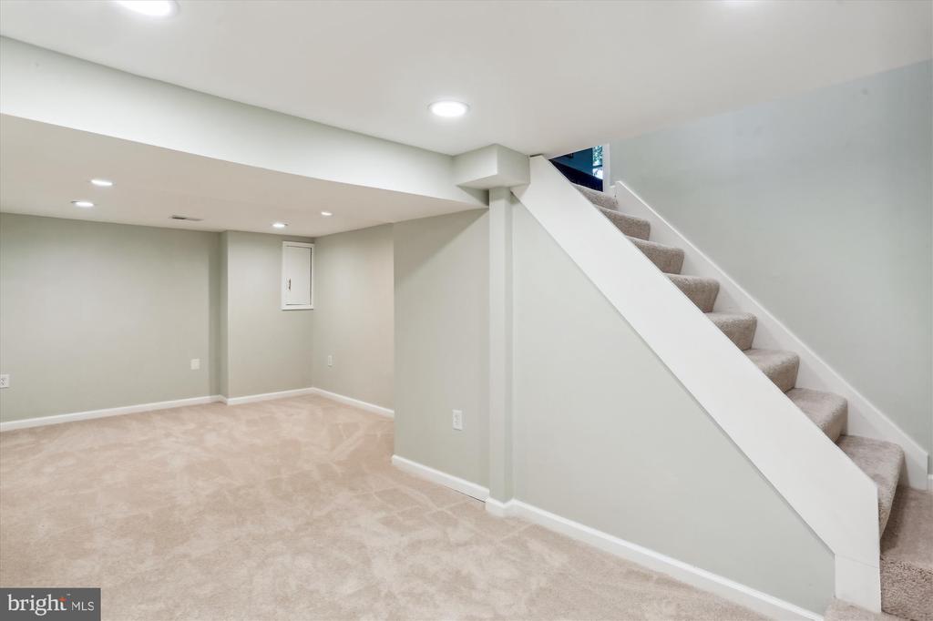 15707 SYCAMORE LANE