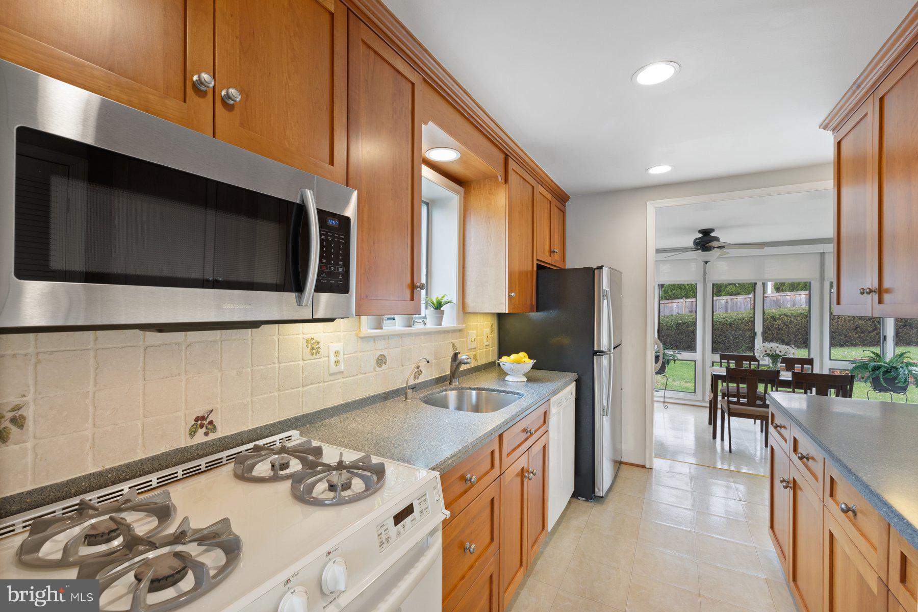 5015 Cushing Dr