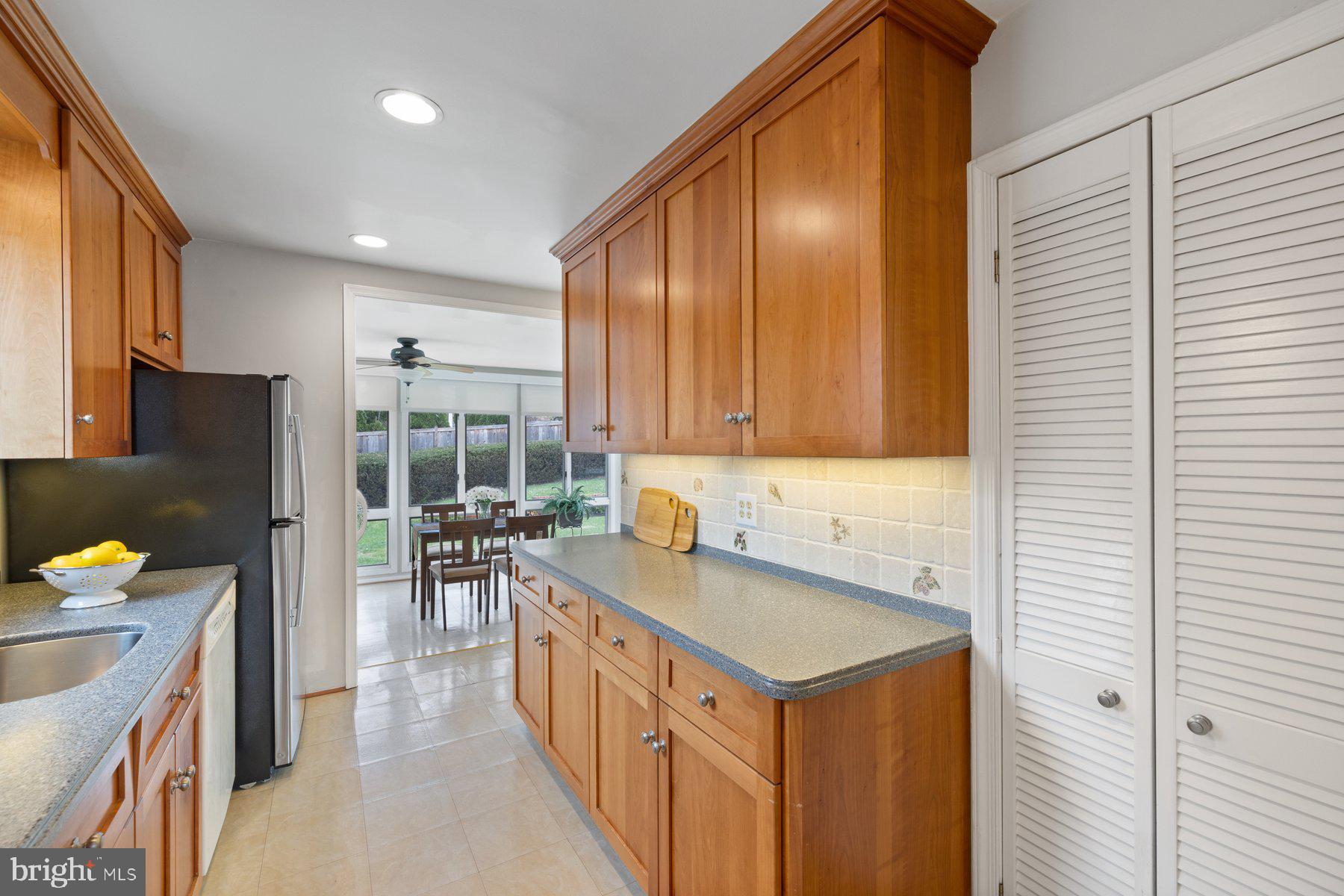 5015 Cushing Dr