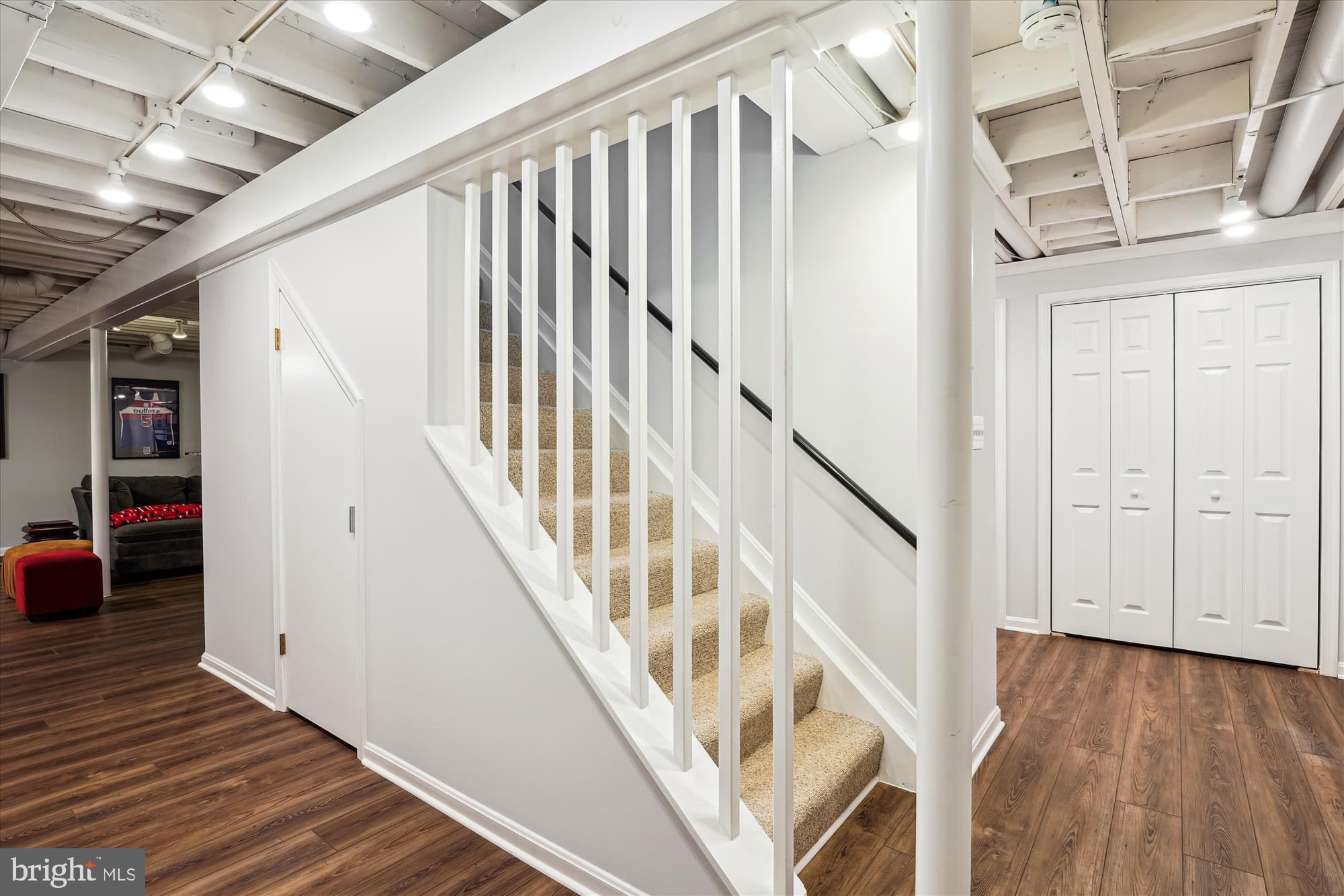 9000 HUNTING HORN LANE