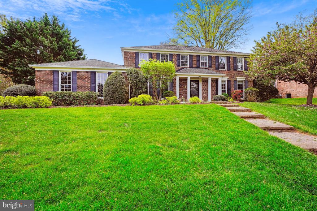 9000 HUNTING HORN LANE