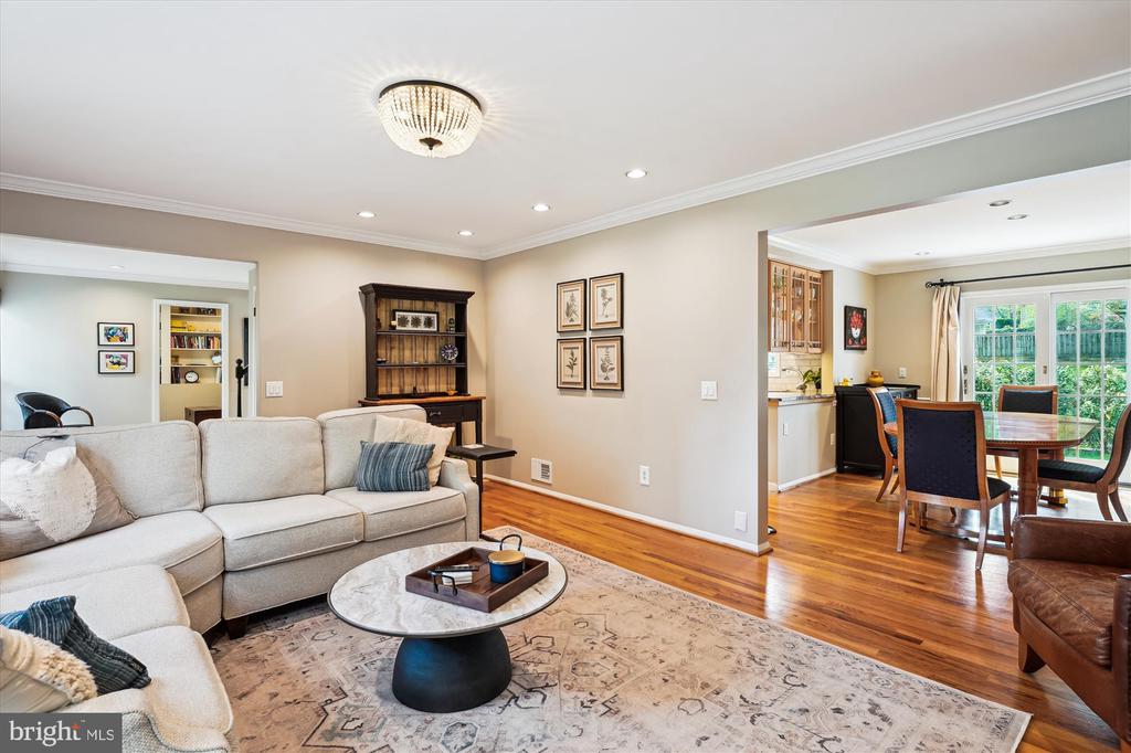 9000 HUNTING HORN LANE