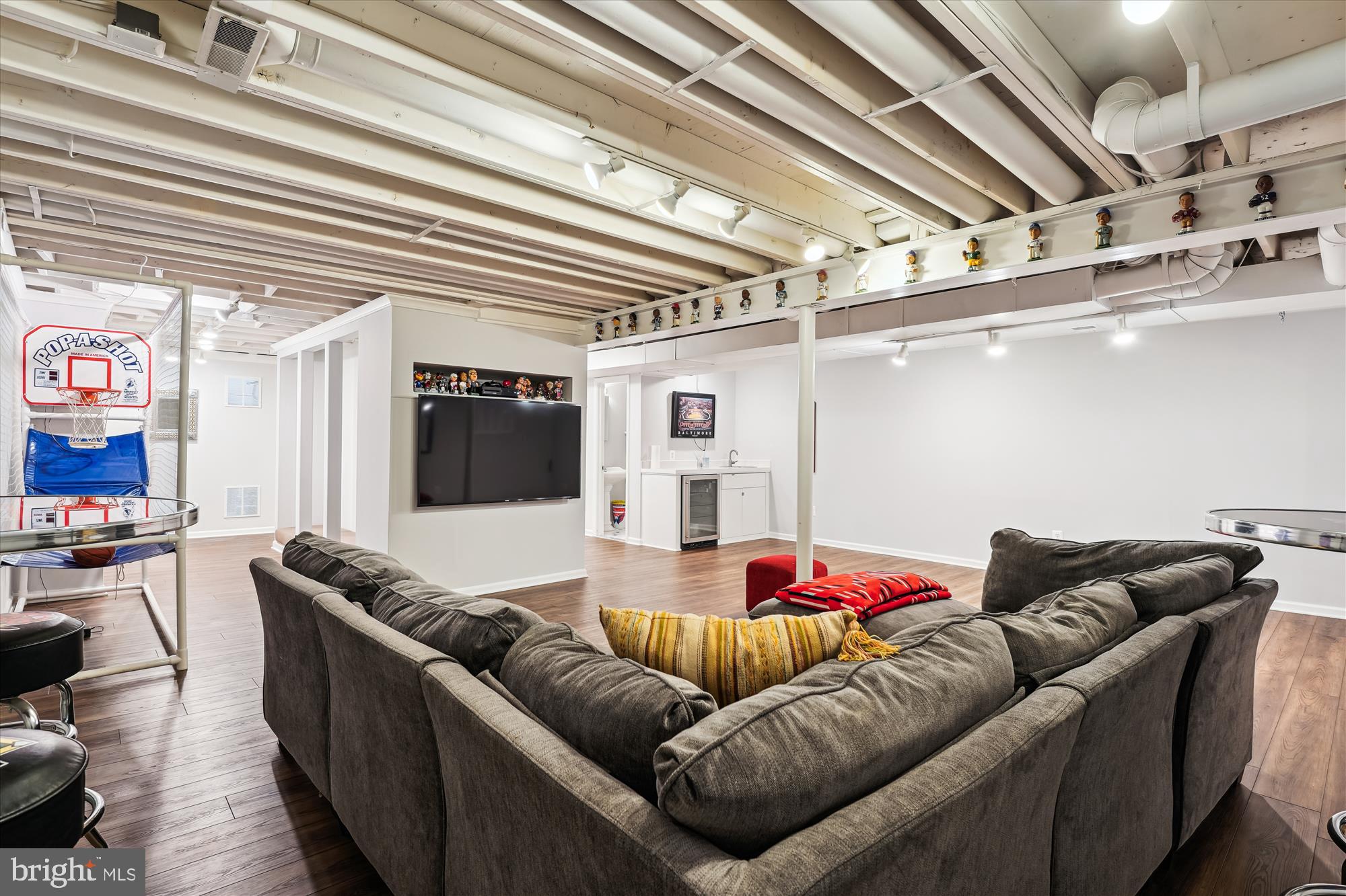 9000 HUNTING HORN LANE