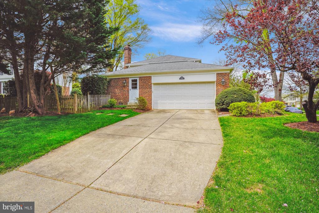 9000 HUNTING HORN LANE