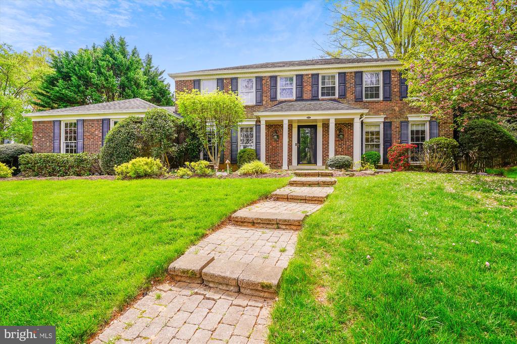 9000 HUNTING HORN LANE