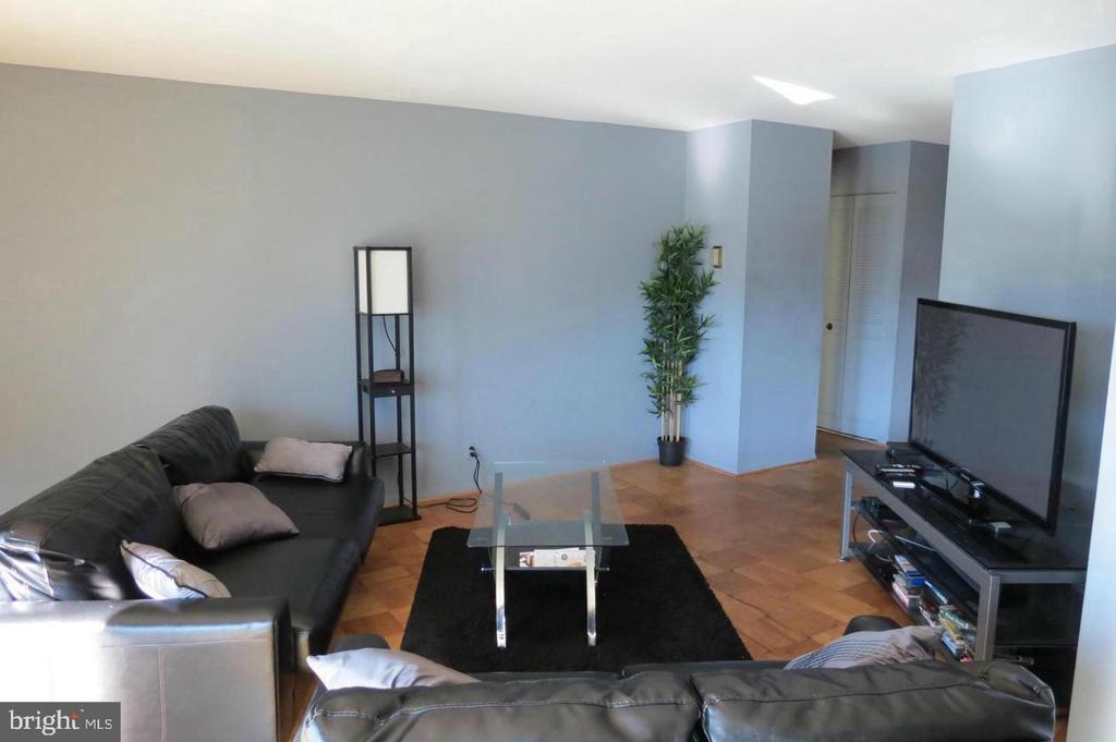 9039 Sligo Creek Pkwy #706